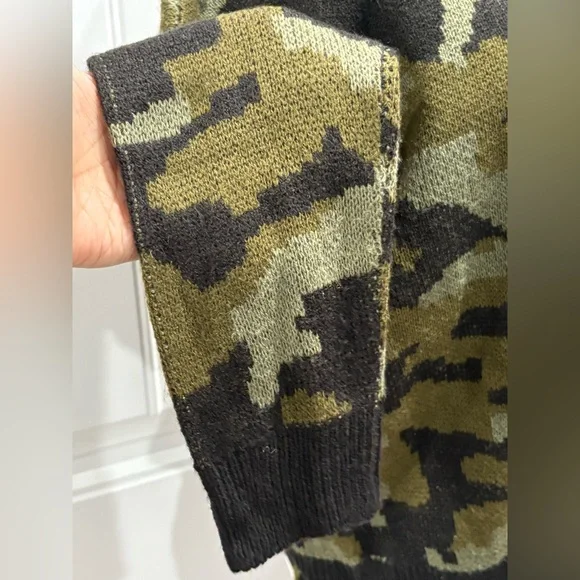 Women's Camouflage Crew Neck Sweater Size L - Picture 4 of 6